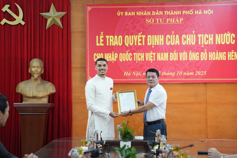 hlv-kim-sang-sik-ra-tay-nhanh-do-hoang-hen-sap-duoc-trieu-tap-len-tuyen-viet-nam